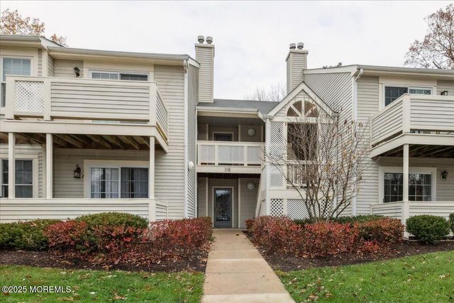 8 White Oak Court, Howell, NJ 07731