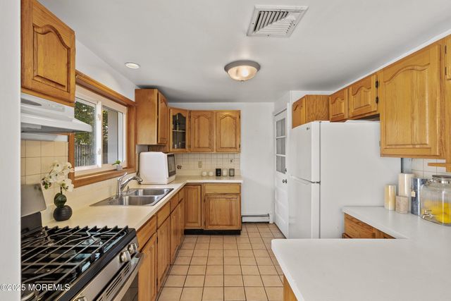 29 Wilson Avenue, Manalapan, NJ 07726