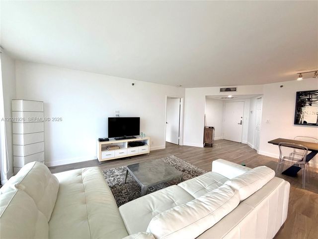3300 NE 192nd St 1713, Aventura, FL 33180