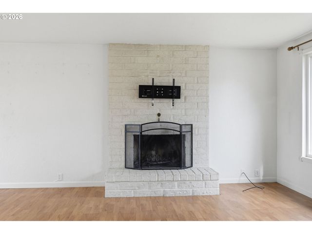 3705 PEPPERTREE Dr, Eugene, OR 97402