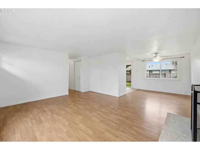 3705 PEPPERTREE Dr, Eugene, OR 97402