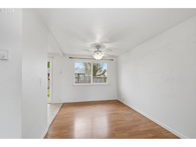 3705 PEPPERTREE Dr, Eugene, OR 97402