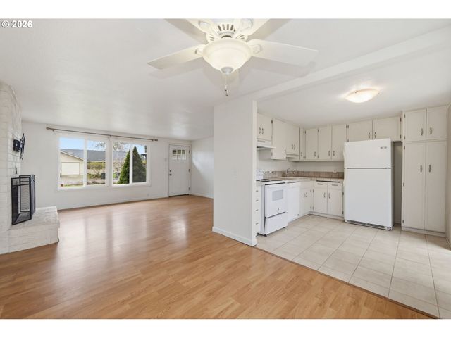 3705 PEPPERTREE Dr, Eugene, OR 97402