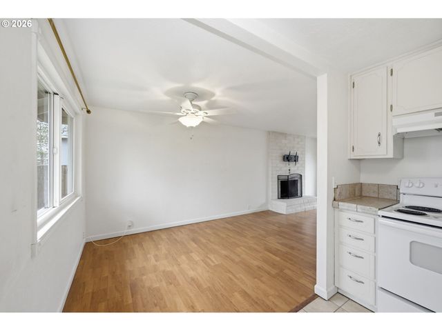 3705 PEPPERTREE Dr, Eugene, OR 97402