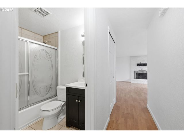 3705 PEPPERTREE Dr, Eugene, OR 97402