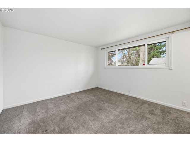 3705 PEPPERTREE Dr, Eugene, OR 97402