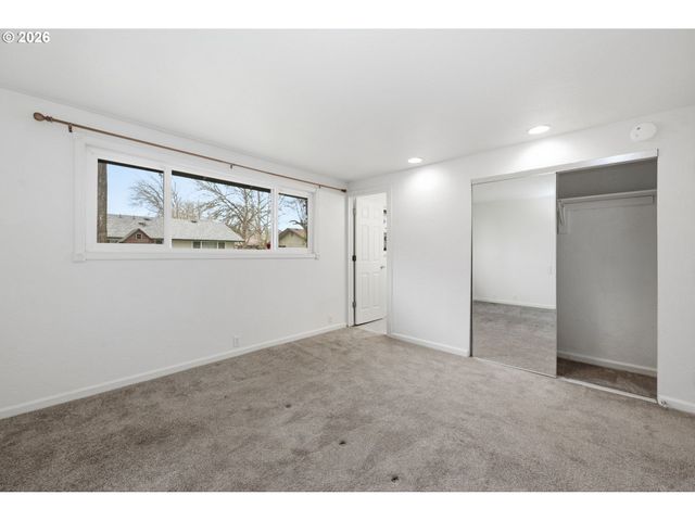 3705 PEPPERTREE Dr, Eugene, OR 97402