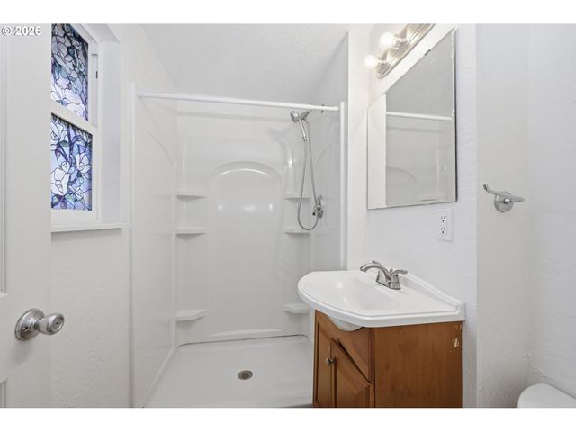 3705 PEPPERTREE Dr, Eugene, OR 97402