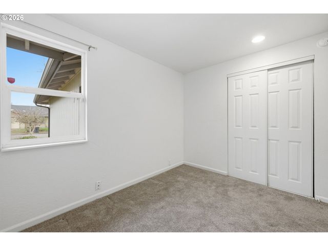 3705 PEPPERTREE Dr, Eugene, OR 97402