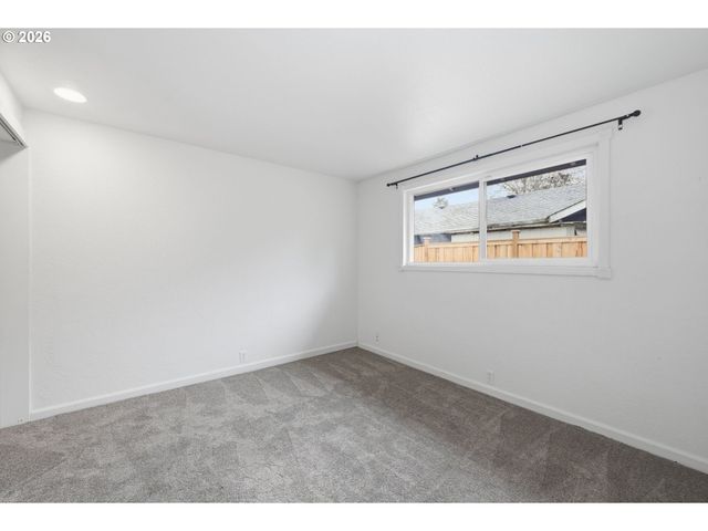 3705 PEPPERTREE Dr, Eugene, OR 97402