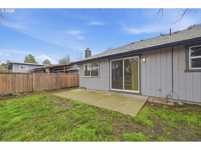 3705 PEPPERTREE Dr, Eugene, OR 97402