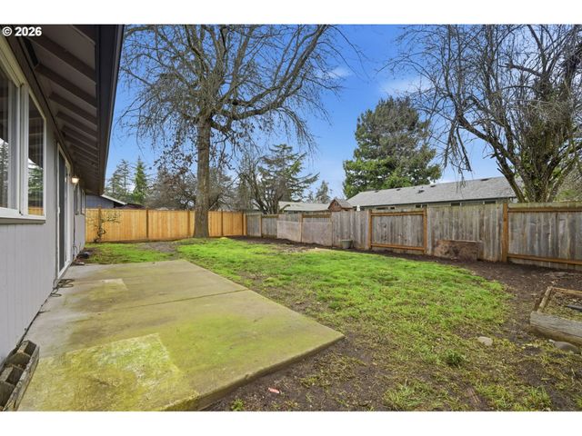 3705 PEPPERTREE Dr, Eugene, OR 97402