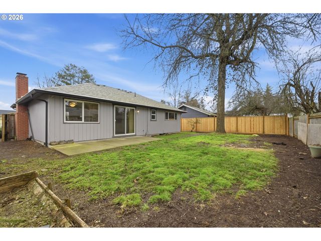 3705 PEPPERTREE Dr, Eugene, OR 97402