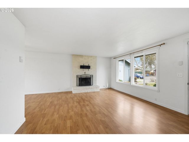 3705 PEPPERTREE Dr, Eugene, OR 97402