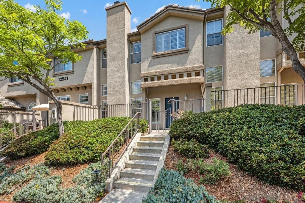 Image 2 of property listing at 12541 El Camino Real, San Diego, CA 92130