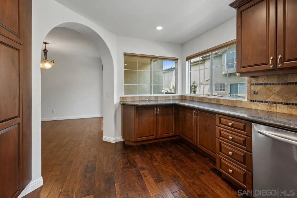 Image 13 of property listing at 12541 El Camino Real, San Diego, CA 92130