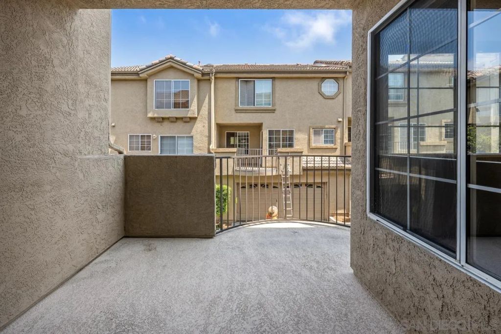 Image 14 of property listing at 12541 El Camino Real, San Diego, CA 92130