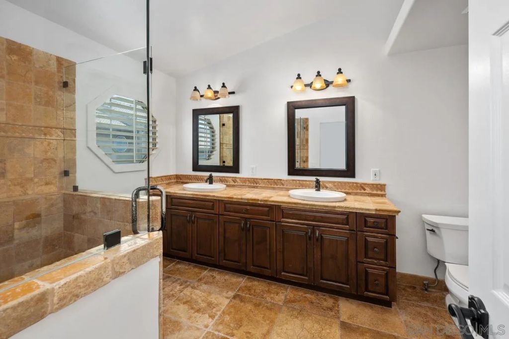 Image 19 of property listing at 12541 El Camino Real, San Diego, CA 92130