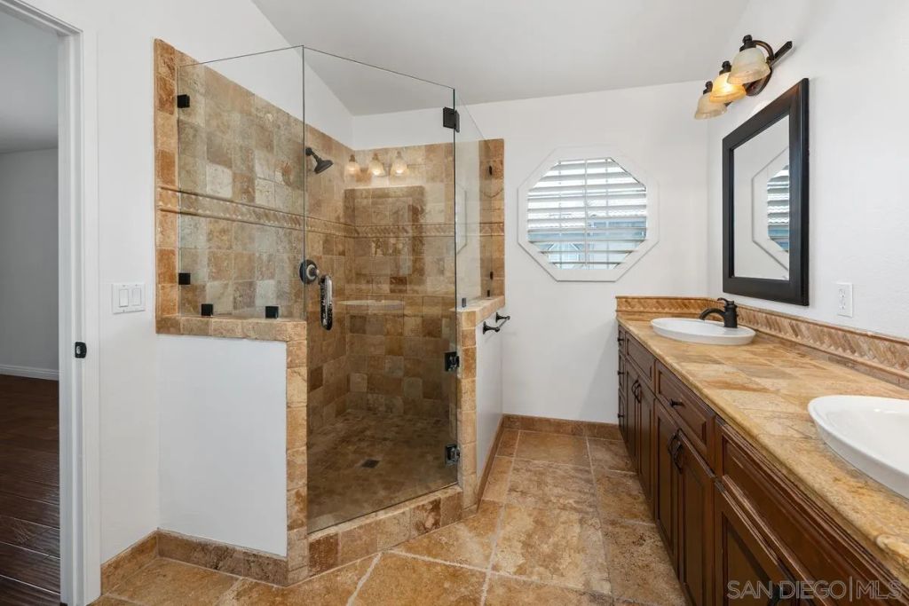 Image 20 of property listing at 12541 El Camino Real, San Diego, CA 92130