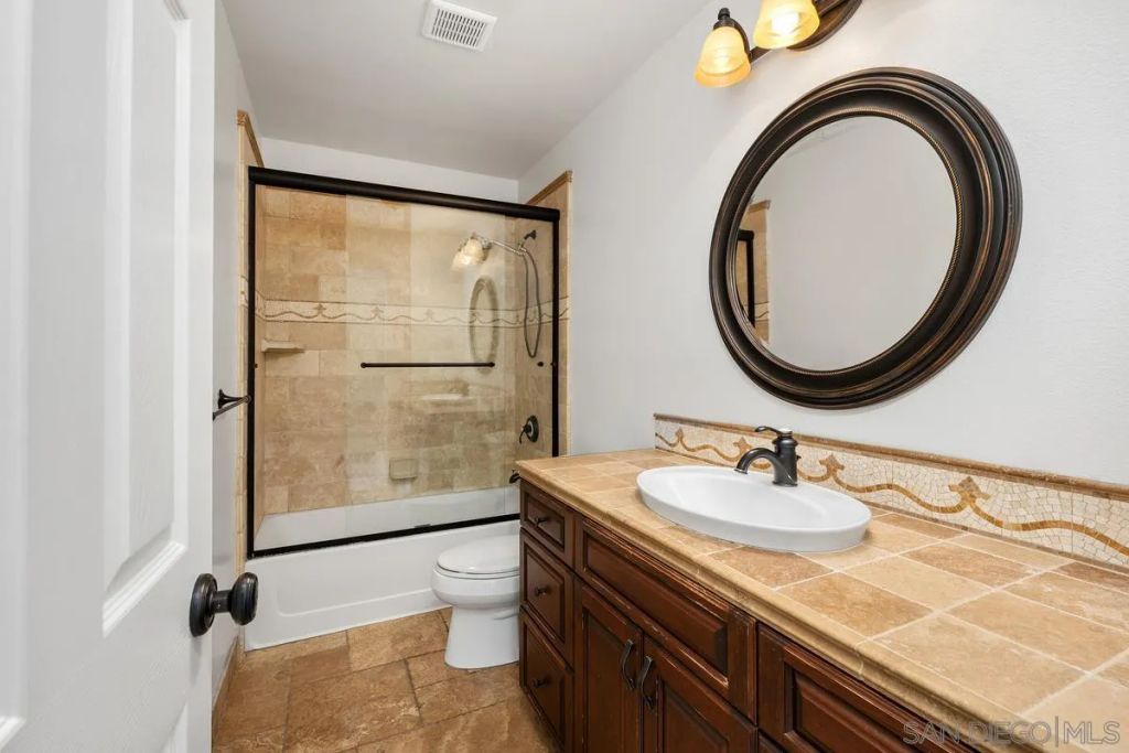 Image 23 of property listing at 12541 El Camino Real, San Diego, CA 92130