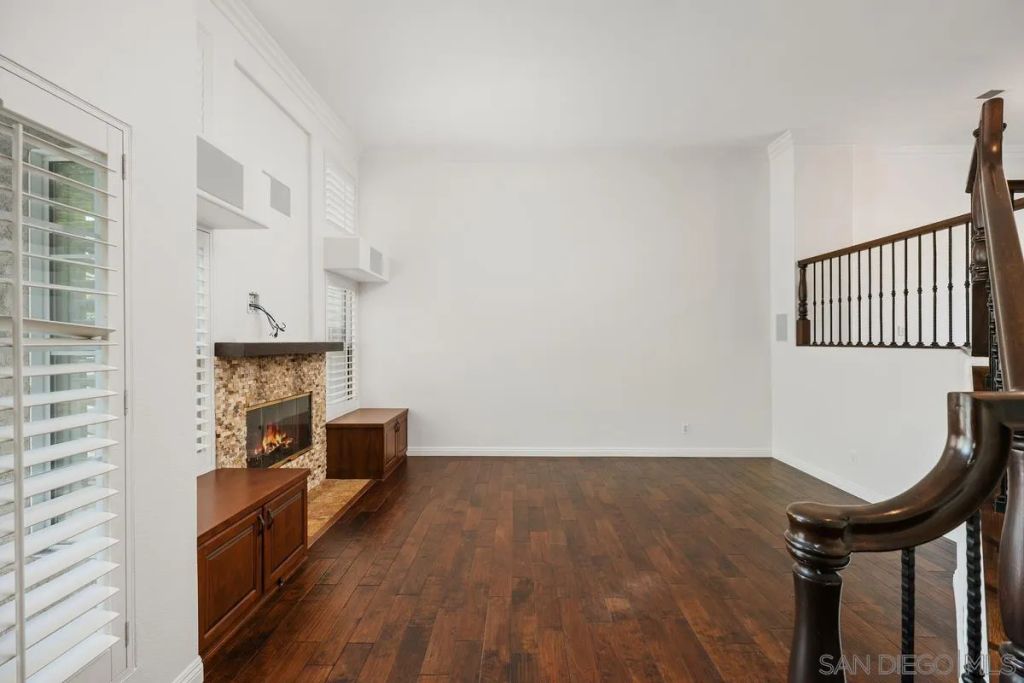Image 6 of property listing at 12541 El Camino Real, San Diego, CA 92130