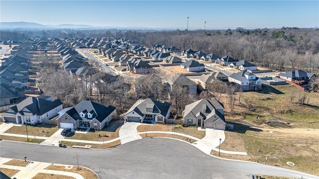 1669 N Pershing Street, Fayetteville, AR 72704