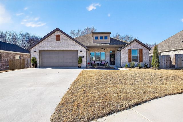 1669 N Pershing Street, Fayetteville, AR 72704