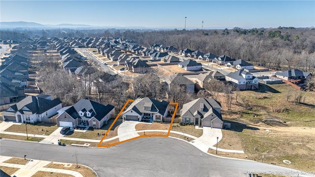 1669 N Pershing Street, Fayetteville, AR 72704