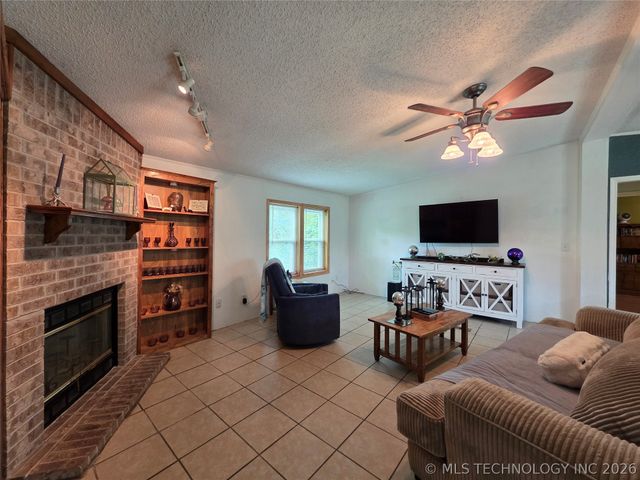 14894 E Main Street, Claremore, OK 74019