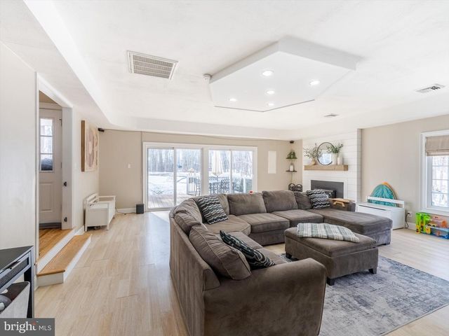 1185 WOODWARD DR, West Chester, PA 19380