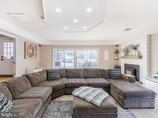 1185 WOODWARD DR, West Chester, PA 19380