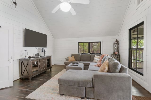 2000 N Lake Drive, Greenville, TX 75402