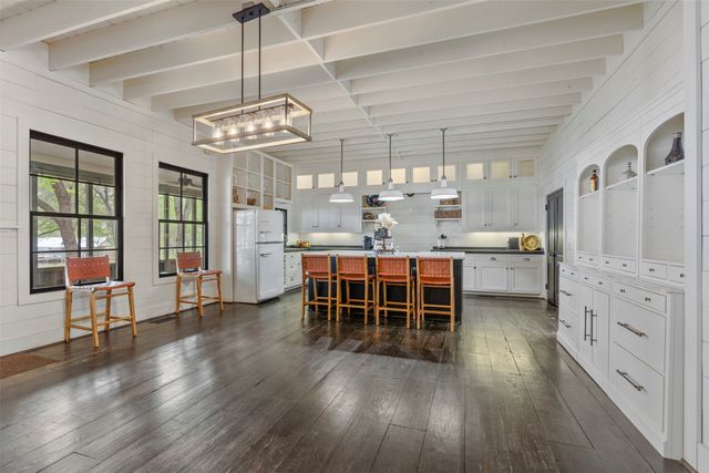 2000 N Lake Drive, Greenville, TX 75402