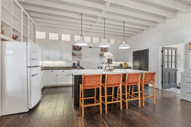 2000 N Lake Drive, Greenville, TX 75402