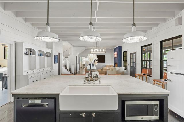 2000 N Lake Drive, Greenville, TX 75402