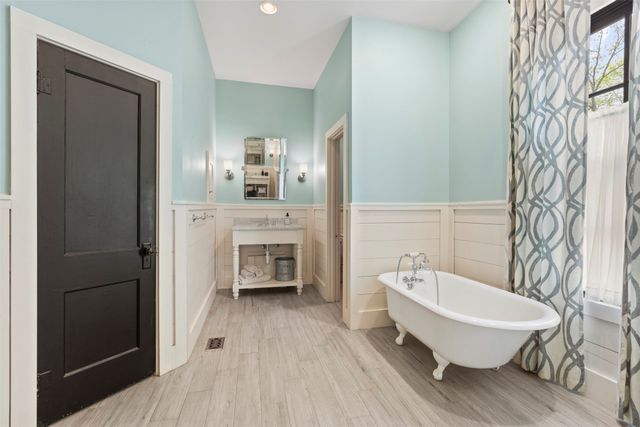 2000 N Lake Drive, Greenville, TX 75402