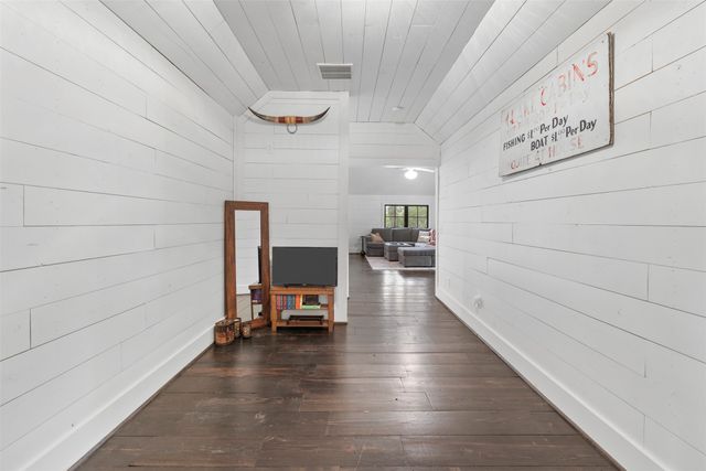 2000 N Lake Drive, Greenville, TX 75402