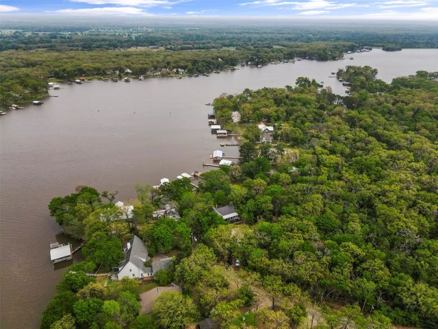 2000 N Lake Drive, Greenville, TX 75402