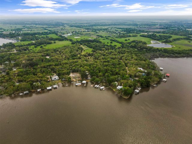 2000 N Lake Drive, Greenville, TX 75402