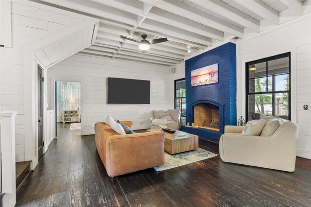 2000 N Lake Drive, Greenville, TX 75402