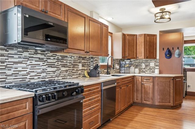 109 Stanford Avenue, Elyria, OH 44035