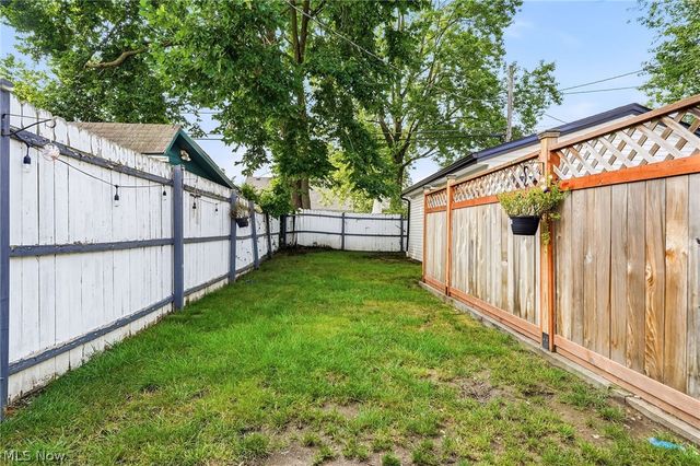109 Stanford Avenue, Elyria, OH 44035
