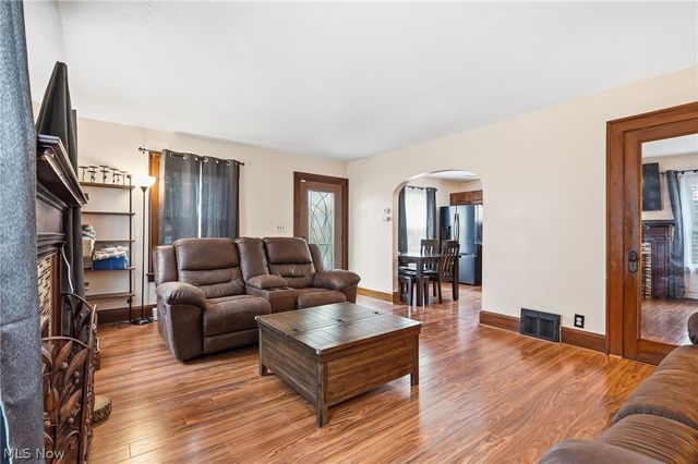 109 Stanford Avenue, Elyria, OH 44035