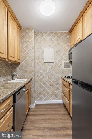 210 LOCUST ST #21E, Philadelphia, PA 19106