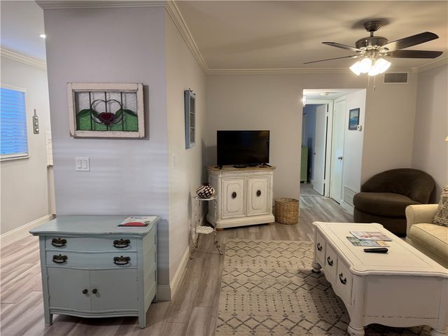 58 Woodland Drive 103, Vero Beach, FL 32962