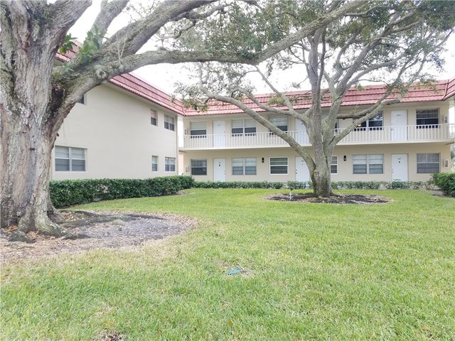 58 Woodland Drive 103, Vero Beach, FL 32962