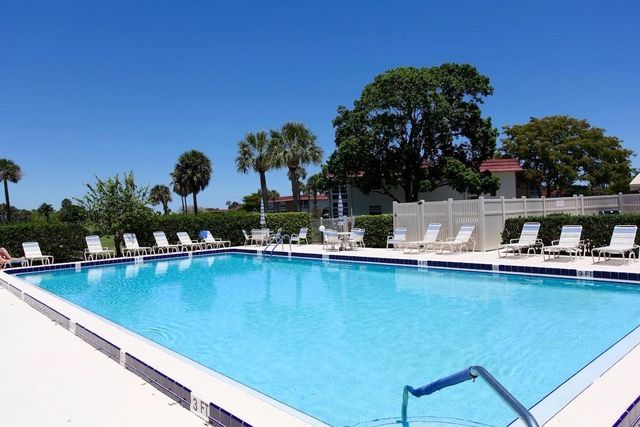 58 Woodland Drive 103, Vero Beach, FL 32962
