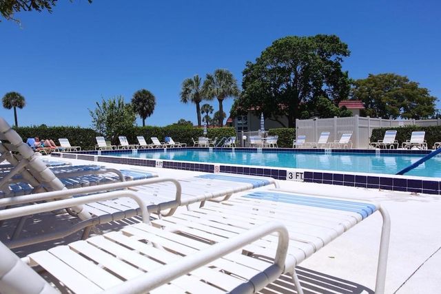 58 Woodland Drive 103, Vero Beach, FL 32962