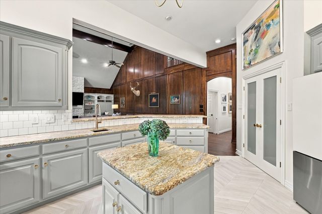 700 Glen Abbey Drive, Mansfield, TX 76063