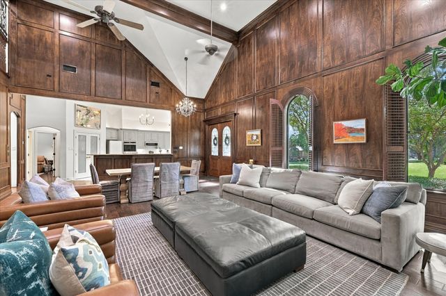 700 Glen Abbey Drive, Mansfield, TX 76063